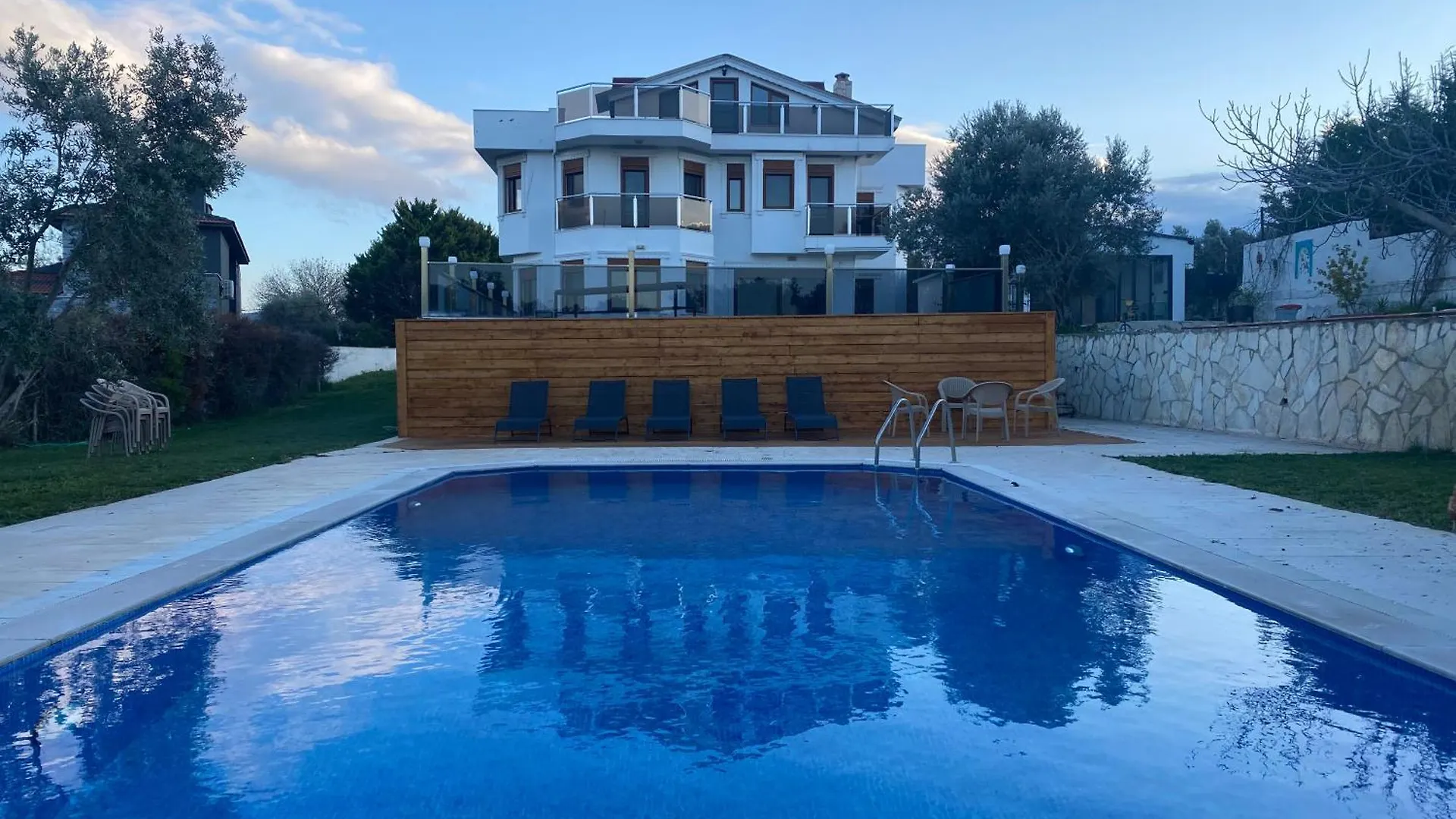 Nefes Urla Villa 0*,